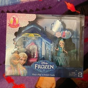 NWT Small Frozen Castle Toy